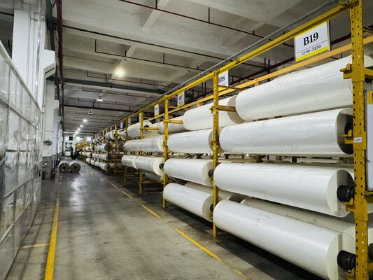 Hochklarer PET-Wärmelaminierungsfilm mit einem Glanz von mehr als 90 Grad und einer Dicke von 11-250 Mikronen für den Wärmelaminator