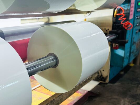 PET-Wärmelaminierungsfolie mit anpassbarer Breite und thermisch aktiviertem Klebstoff, geeignet für thermische Laminatoren