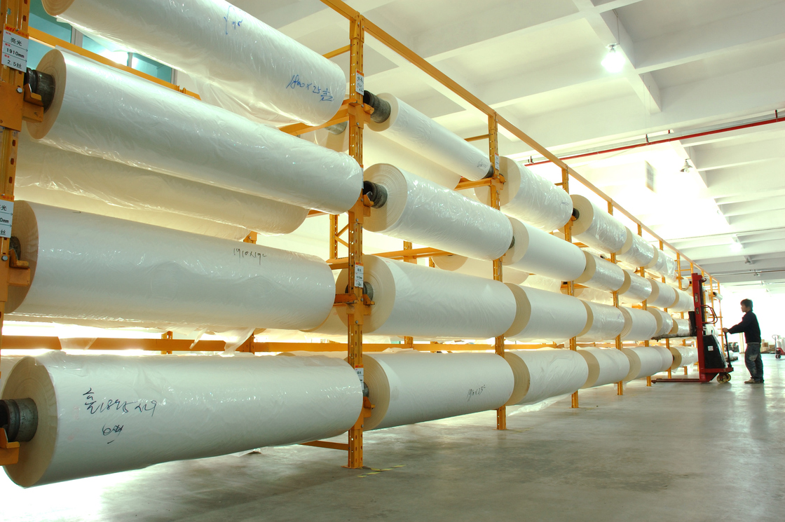 Thermolaminierfolie mit 1-Zoll- oder 3-Zoll-Papierkern, transparente Farbe und Thermolaminierung, optimiert für die digitale Laminierung