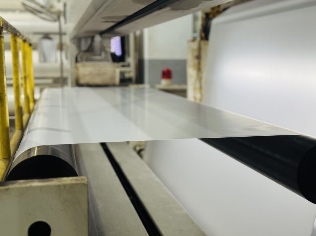 Klarfarbiger PET-Wärmelaminierungsfilm mit hoher Klarheit und Mehrfachextrusionsverarbeitung für professionelle Verwendung