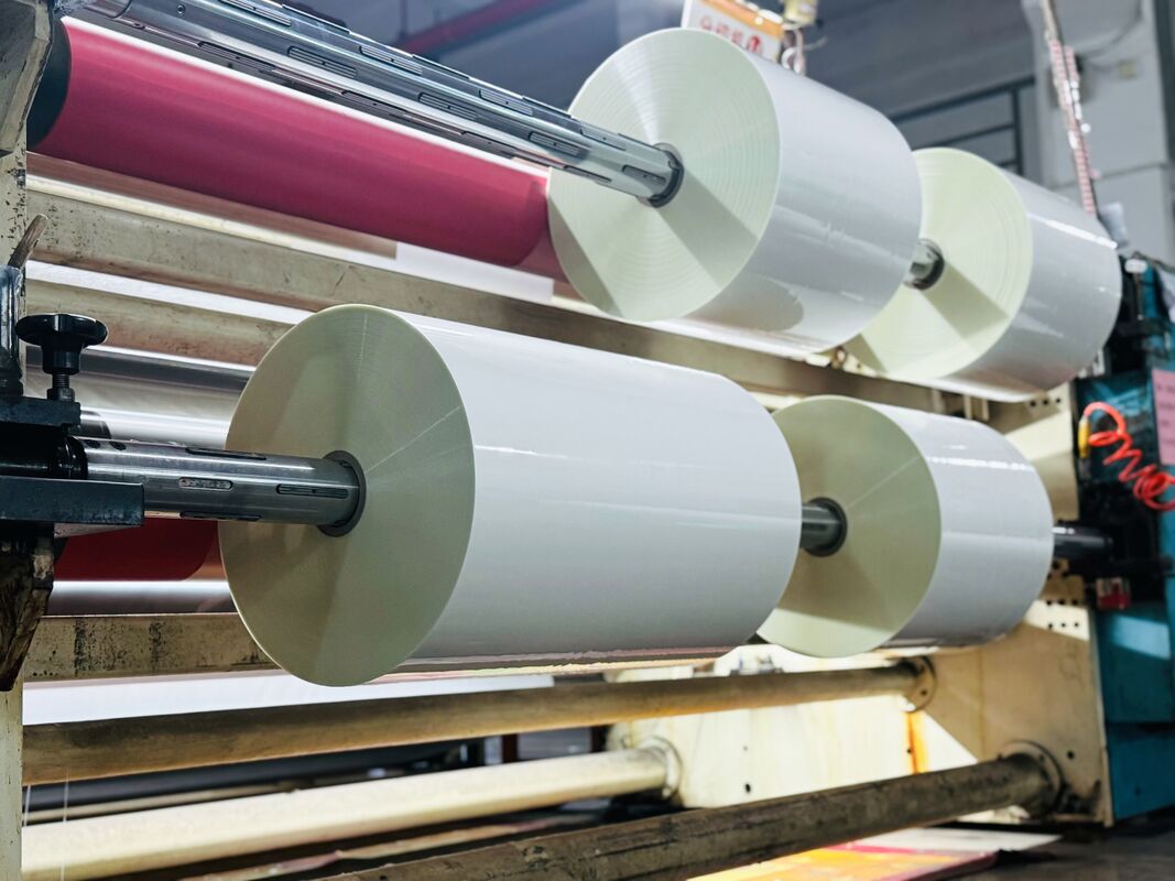 Digitale Laminationsfolie mit einer Breite von bis zu 1600 mm Matte- und Satinveredelung für die Warmlaminierung