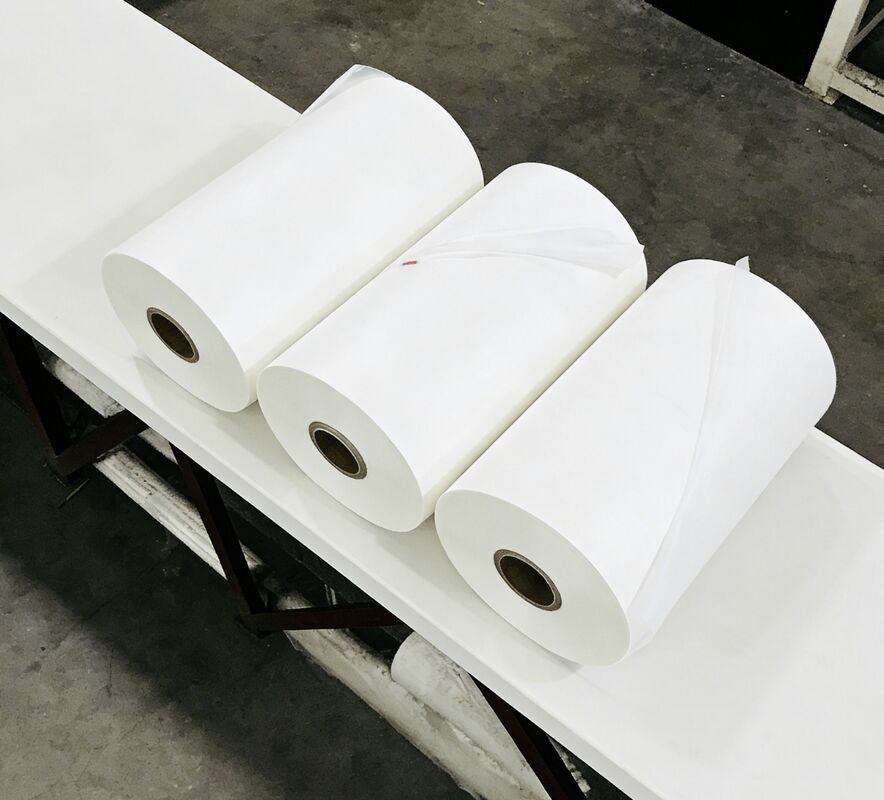 Matte Veredelungsfilm für das Lamieren von Büchern mit einer Haltbarkeit von mehr als 12 Monaten und einer Lamierungsgeschwindigkeit von bis zu 400 m/min