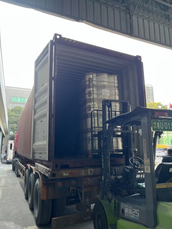 Metallisierter PET-Film mit Hitzebeständigkeit bis 110°C, glatter reflektierender Oberfläche und chemischer Beständigkeit für Verpackungen und Laminationen