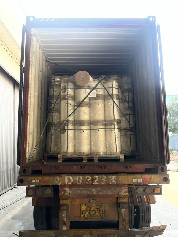 Glanzende PET-Wärmelaminierungsfolie mit feuchtigkeitsdichtem Schutz und EVA-Kleber aus Korea mit bis zu 2200 mm Breite