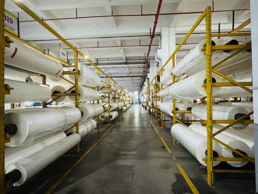 Durchsichtige PET-Wärmelaminierungsfolie mit einer Länge von 0-6000 Metern und einem Glanz von mehr als 90°