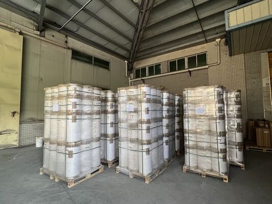 Glanzige PET-Wärmelaminierungsfolie mit einer Breite von 2200 mm und Temperaturbeständigkeit von 130 °C für einen besseren Schutz